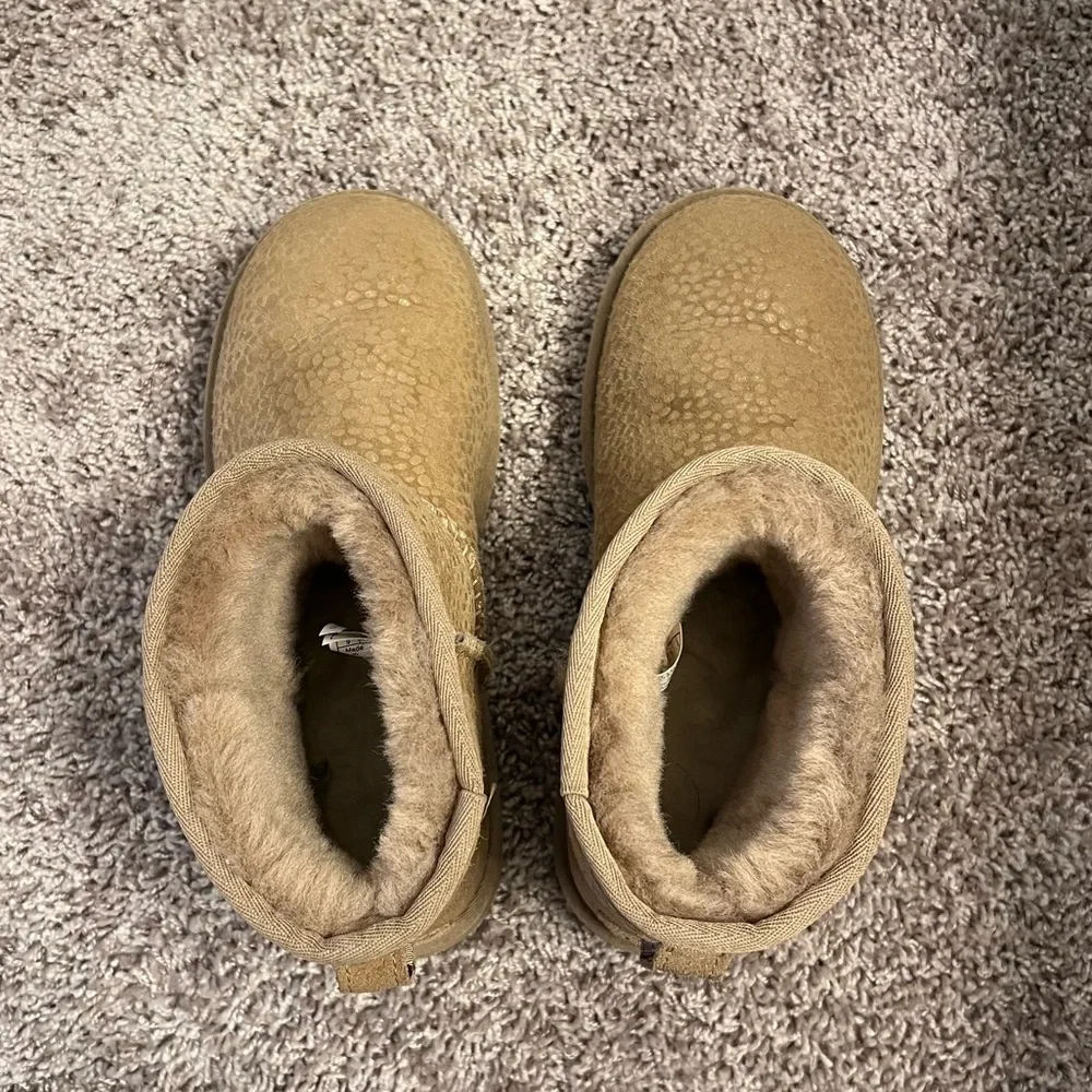 {UGG} Classic Mini Sparkle Spots Boots Tan - Picture 8 of 9